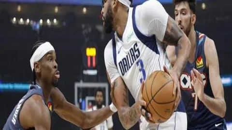 “徐梦桃在亚冬会自由式滑雪女子空中技巧项目中勇夺金牌”