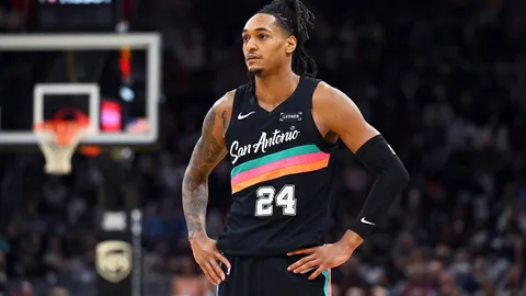 《戴琳承诺还债：离世球迷母亲等款至今未至，媒体聚焦进展》