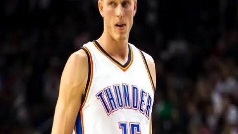 门将超时控球8秒，对手将获角球——[天下足球]新规解读